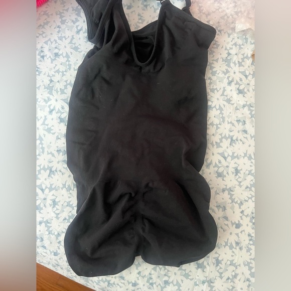 SKIMS Seamless Sculpt Brief Bodysuit, Size Small/Medium , ONYX - Picture 7 of 9